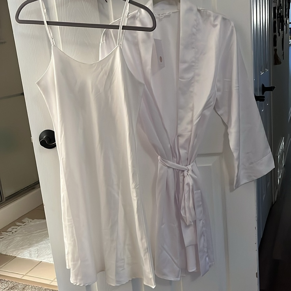 NWT bridal chemise and matching robe. Soft and silky polyester. Beautiful set.